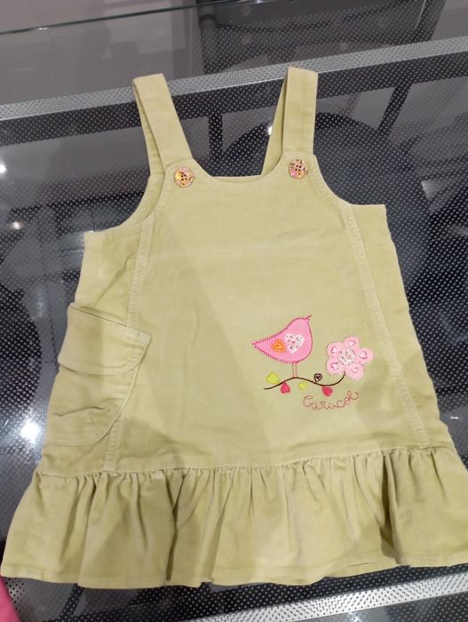 Conjunto de camisola quentinha e saia em bombazine fina.