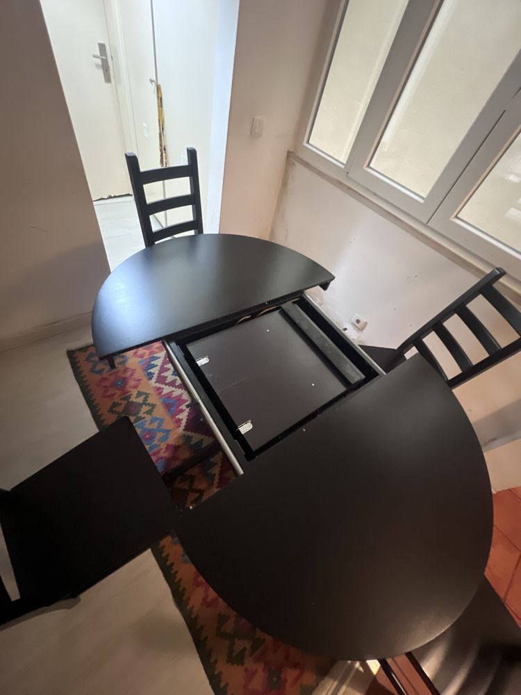 Sofa  cama com lugar para arrumamar  e mesa de 3 lugares estensíva