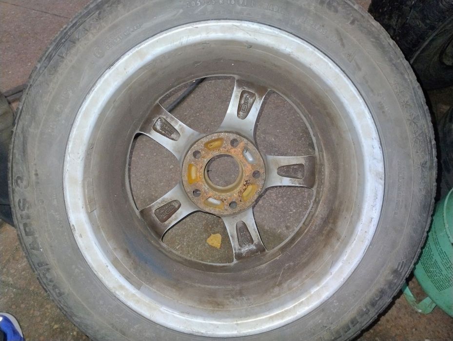 Диски R16 в хорошем состоянии dezent