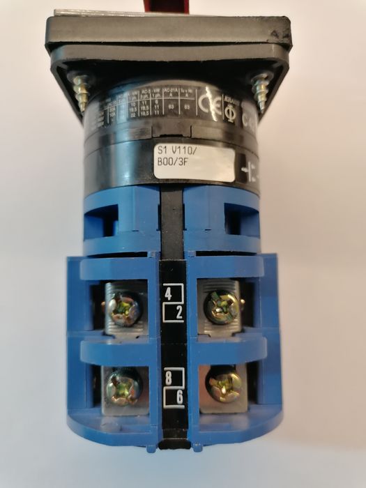 Przełącznik krzywkowy 12-24V