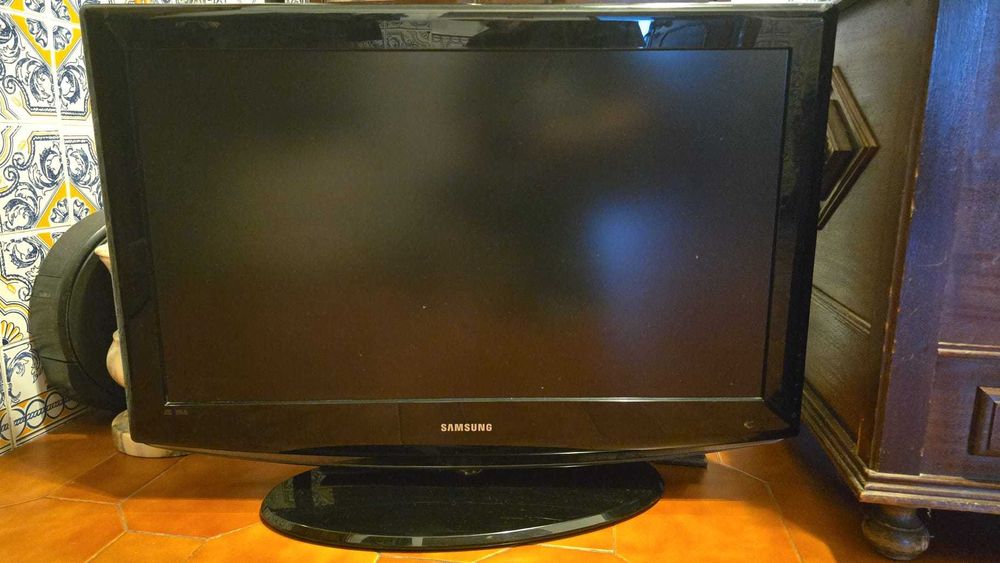 TV Samsung 32" LCD HD Ready (3 HDMI) + TDT NOS GRÁTIS -