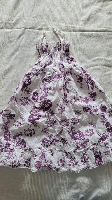 Sukienka biała w fioletowe kwiaty 128cm