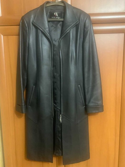 Жіночій плащ шкіряний