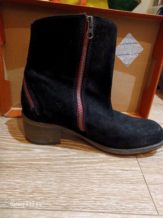 Par de botins de camurça da Xuz