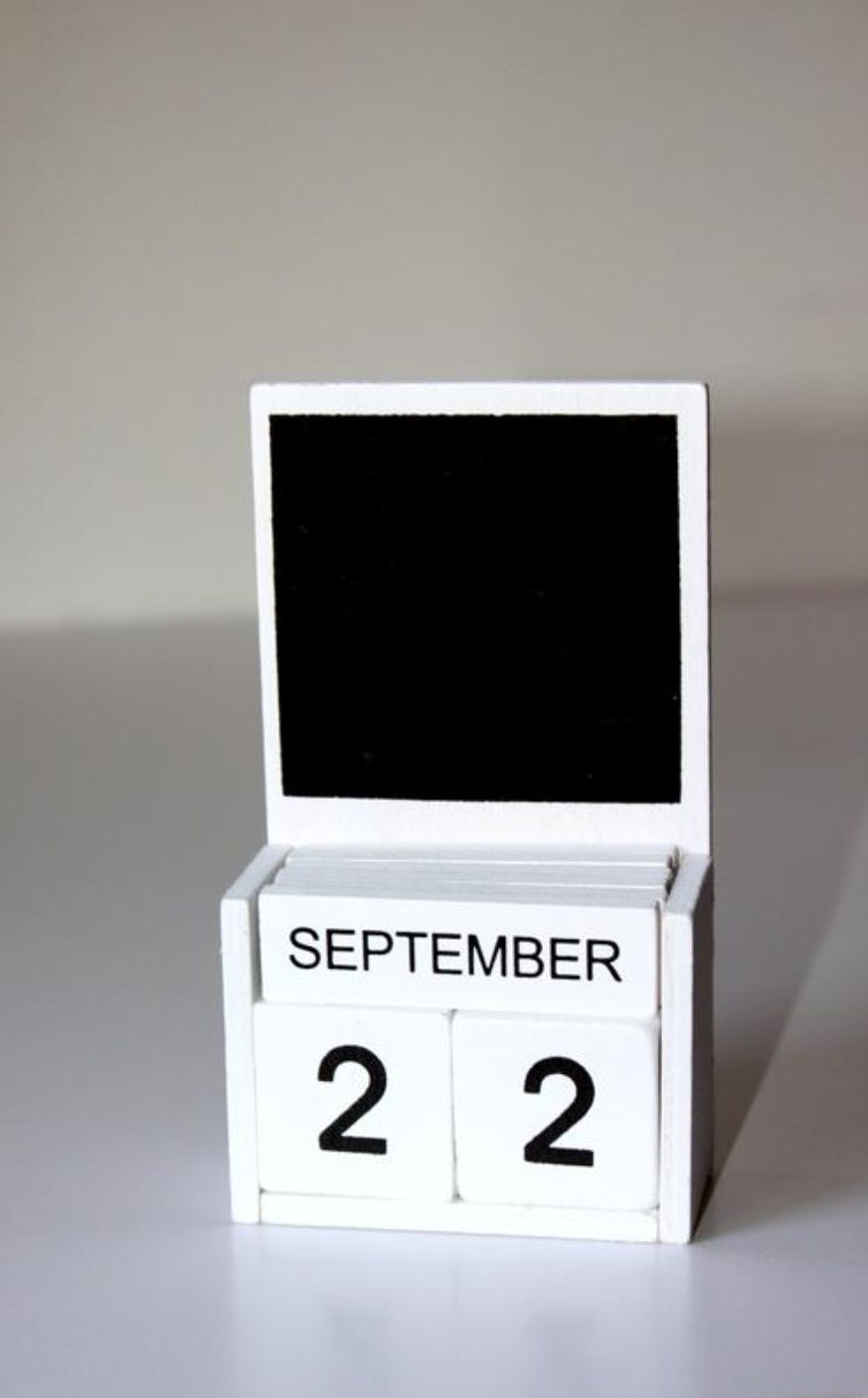 Вічний календар, дерев'яні кубики, дошка для заміток