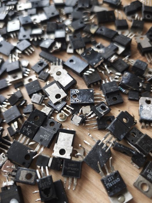 Tranzystory mocy 300 szt, 0,5kg Toshiba, SK Japan, PBYR, NEC, SEC inne