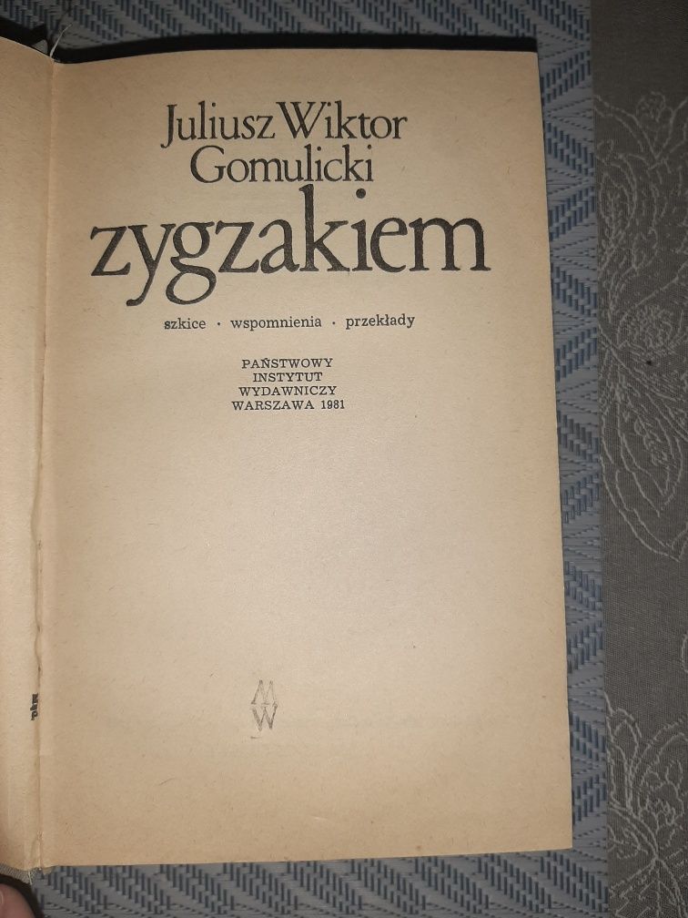 J. W. Gomulicki Zygzakiem