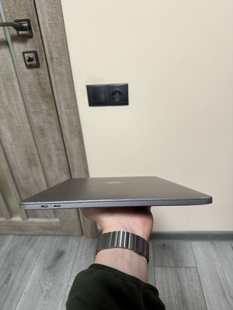 Macbook pro 15 2017 core i7 2.9ghz 16/512gb