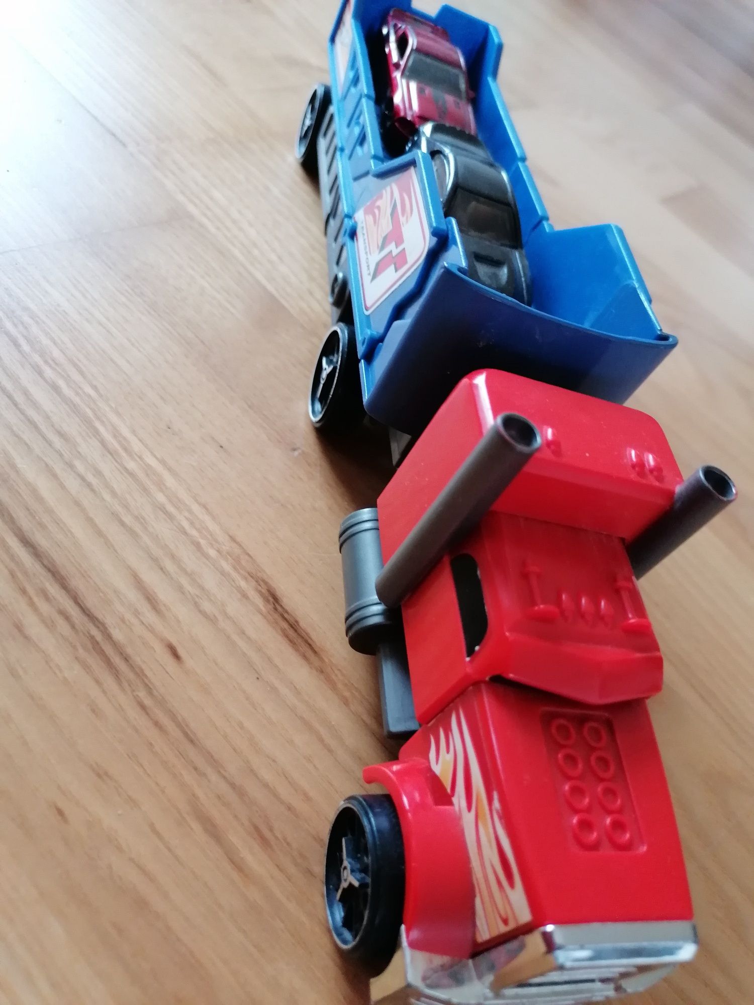 Transporter Hot wheels z 2 autami