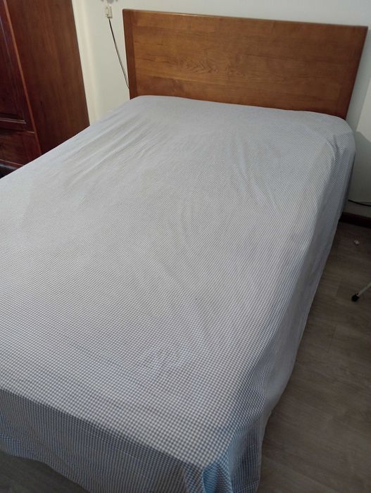 cama de casal em excelente estado