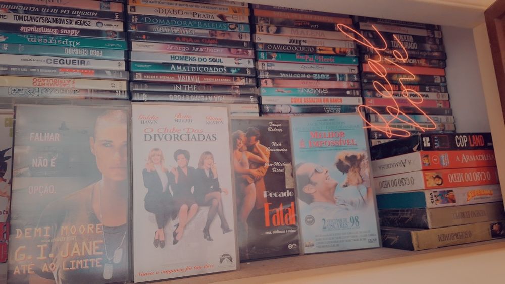 Mais de 300 filmes em DVD e cassetes BETA e VHS impecaveis