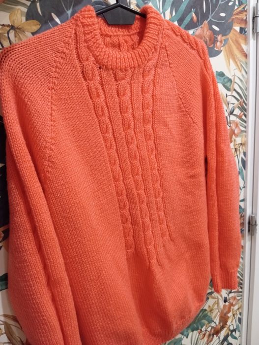 Ciepły sweter damski koralowy handmade M/L