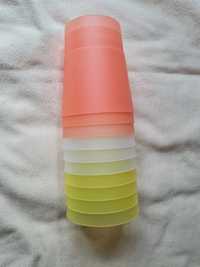 Kolorowe doniczki osłonki plastikowe