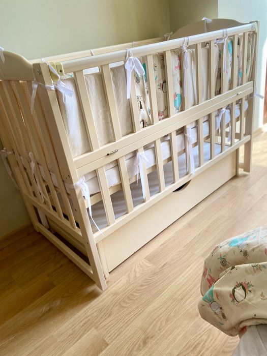 Дитяче ліжечко-манеж