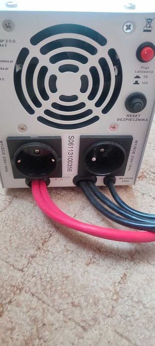 Гібридний ДБЖ/інвертор Volt Polska SINUS PRO 1000E 12V 220V