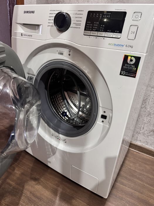 Продам пральну машинку Samsung в гарному стані