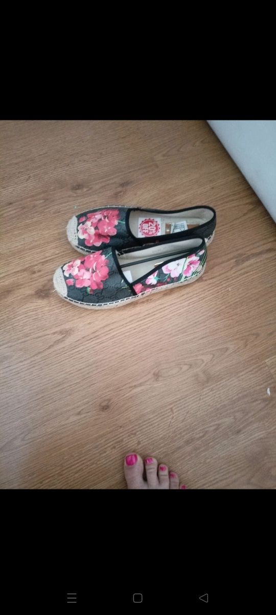 Espadyle na koturnie kwiaty 36