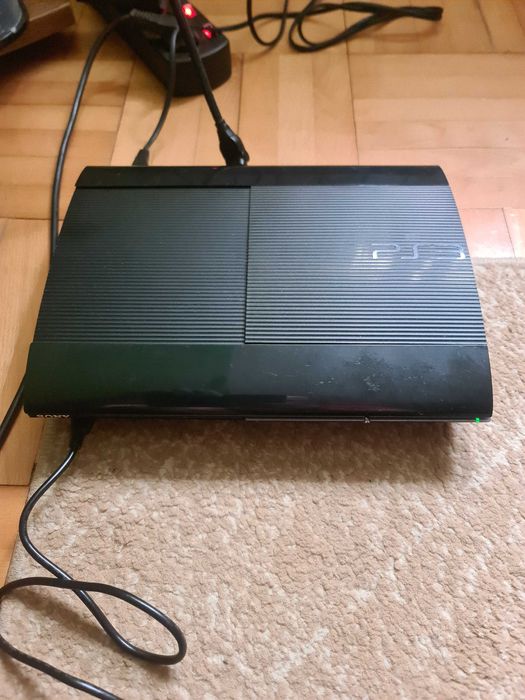 Konsola PS3 Super Slim 500gb , Pad