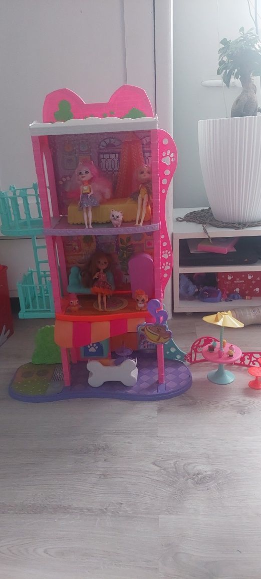 Domki enchantimals