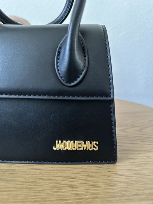 Стильні сумочки в бежевому, чорному та рожевому кольорах