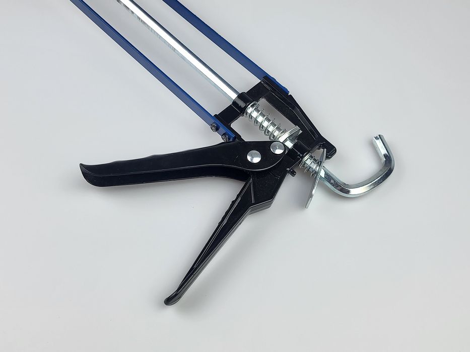 Pistolet do kleju silikonu