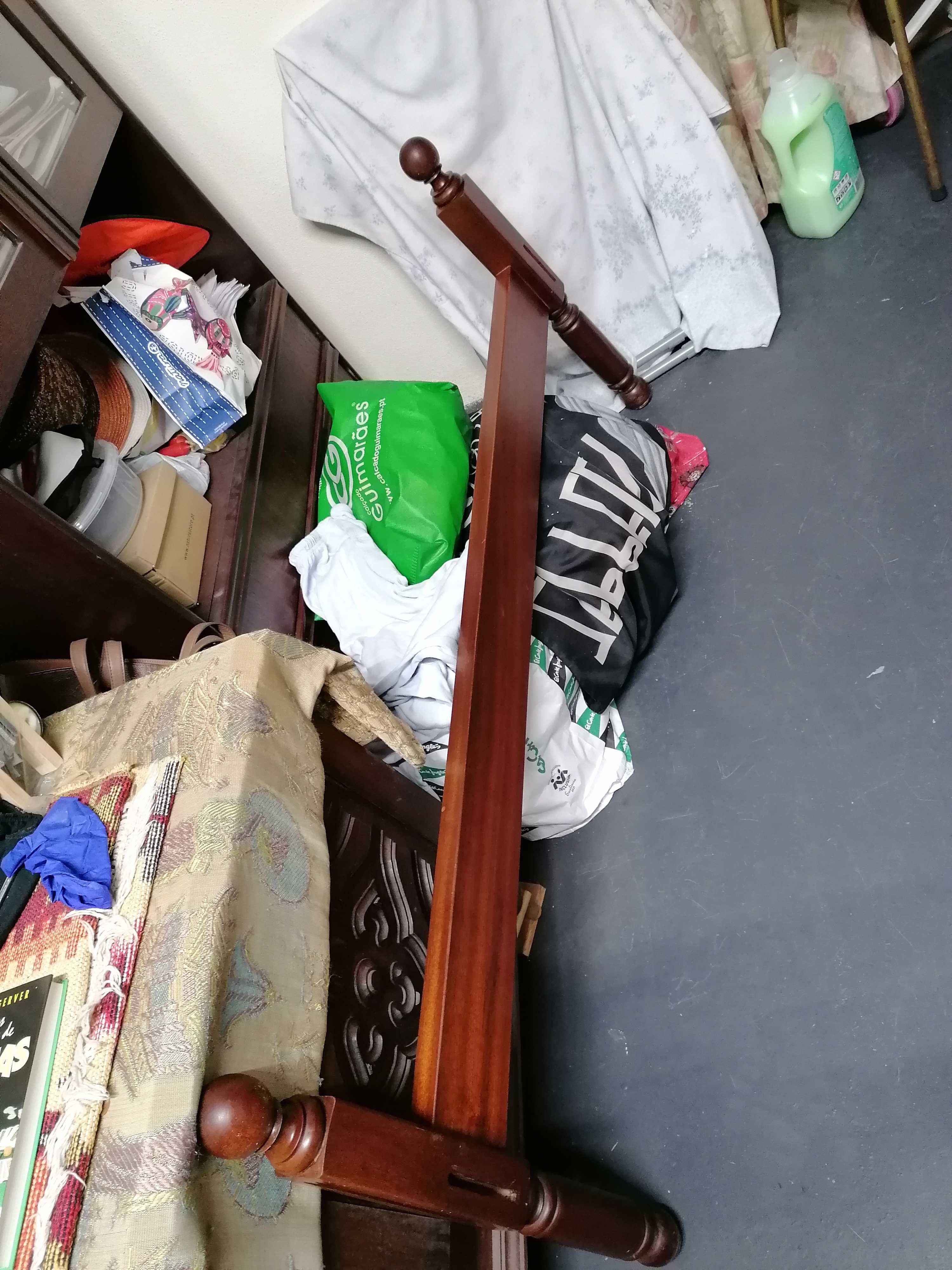 Cama de casal 140x190 com colchão ortopedico incluído