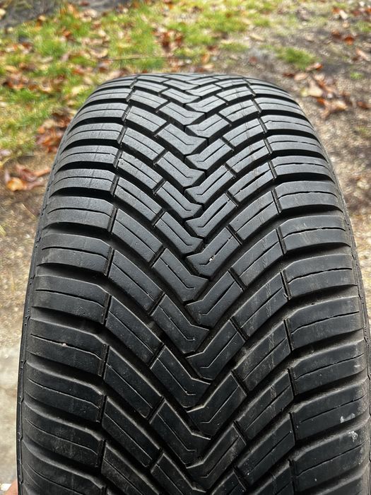 Opona Continental Allseason Contact 205/55 R16 H pojedyncza 205/55/16