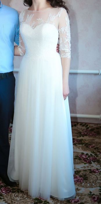 Продам весільну сукню Dominiss, одягнену один раз (не вінчану)