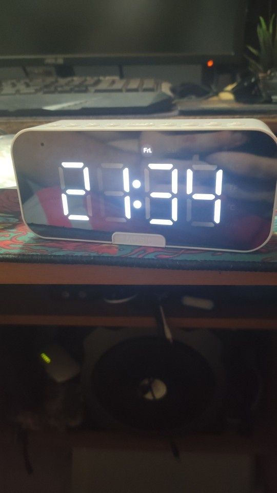 Zegar Led Biały Nowy Głośnik Bluetooth Radio FM