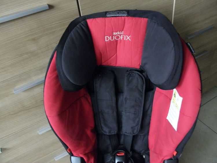 Fotelik samochodowy AXKID DUOFIX 9-25 kg tyłem przodem