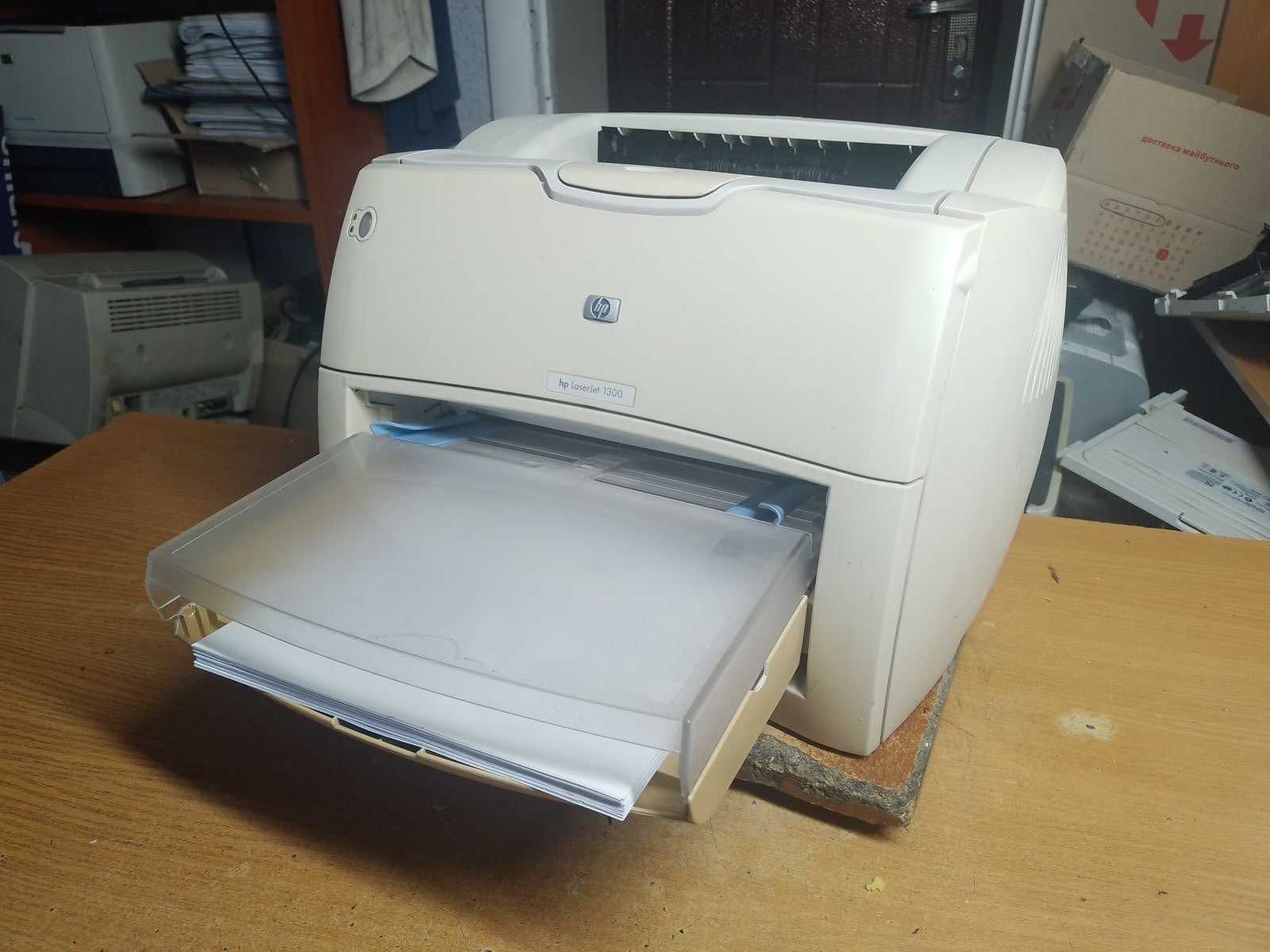 Лазерний принтер HP LaserJet 1300, заправлений 100%, Windows 10 та 11