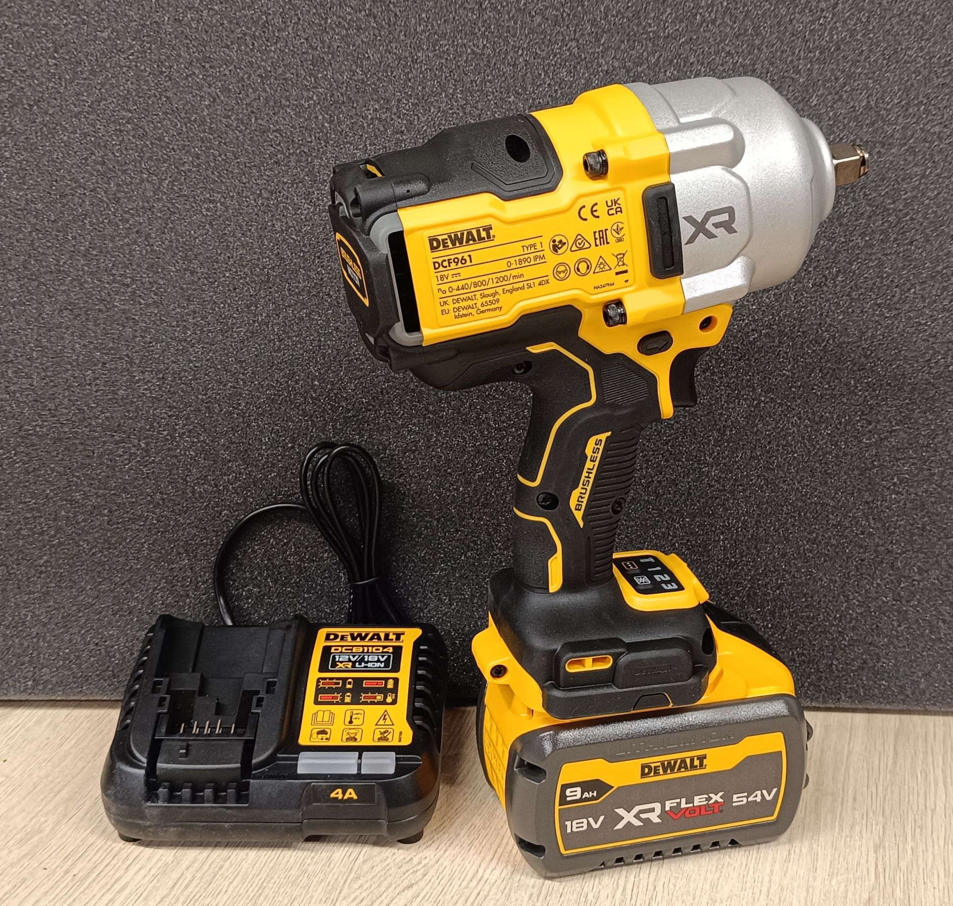 Najmocniejszy klucz DeWalt 2373NM na 1/2 9Ah 18v DCF961n  Mocny do kół