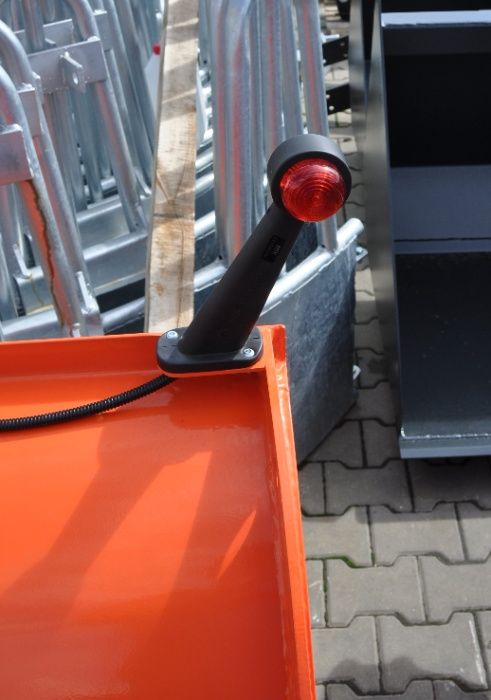 Pług komunalny prosty 2,6m oświetlenie Metal-Technik