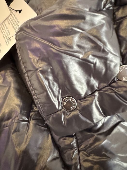 Casaco moncler maya com defeito