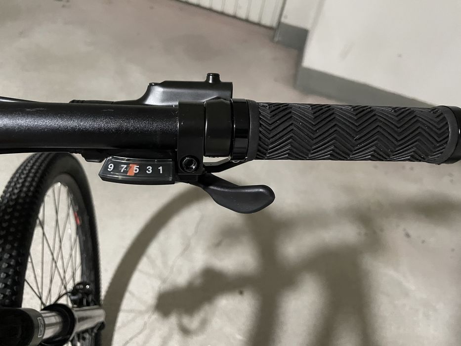 Bicicleta em carbono nova