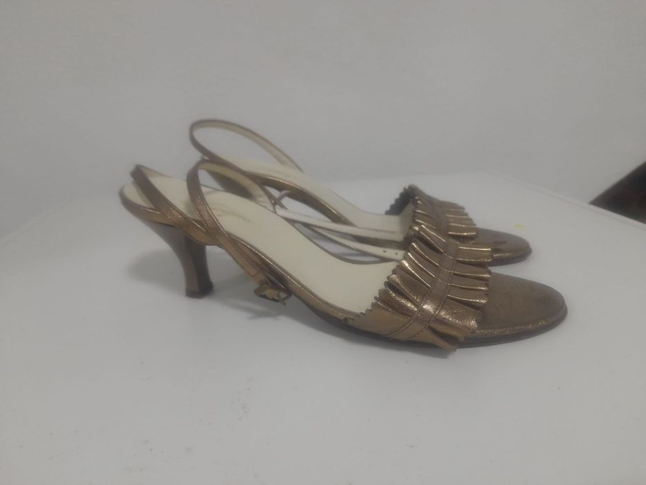 Sandálias castanhas