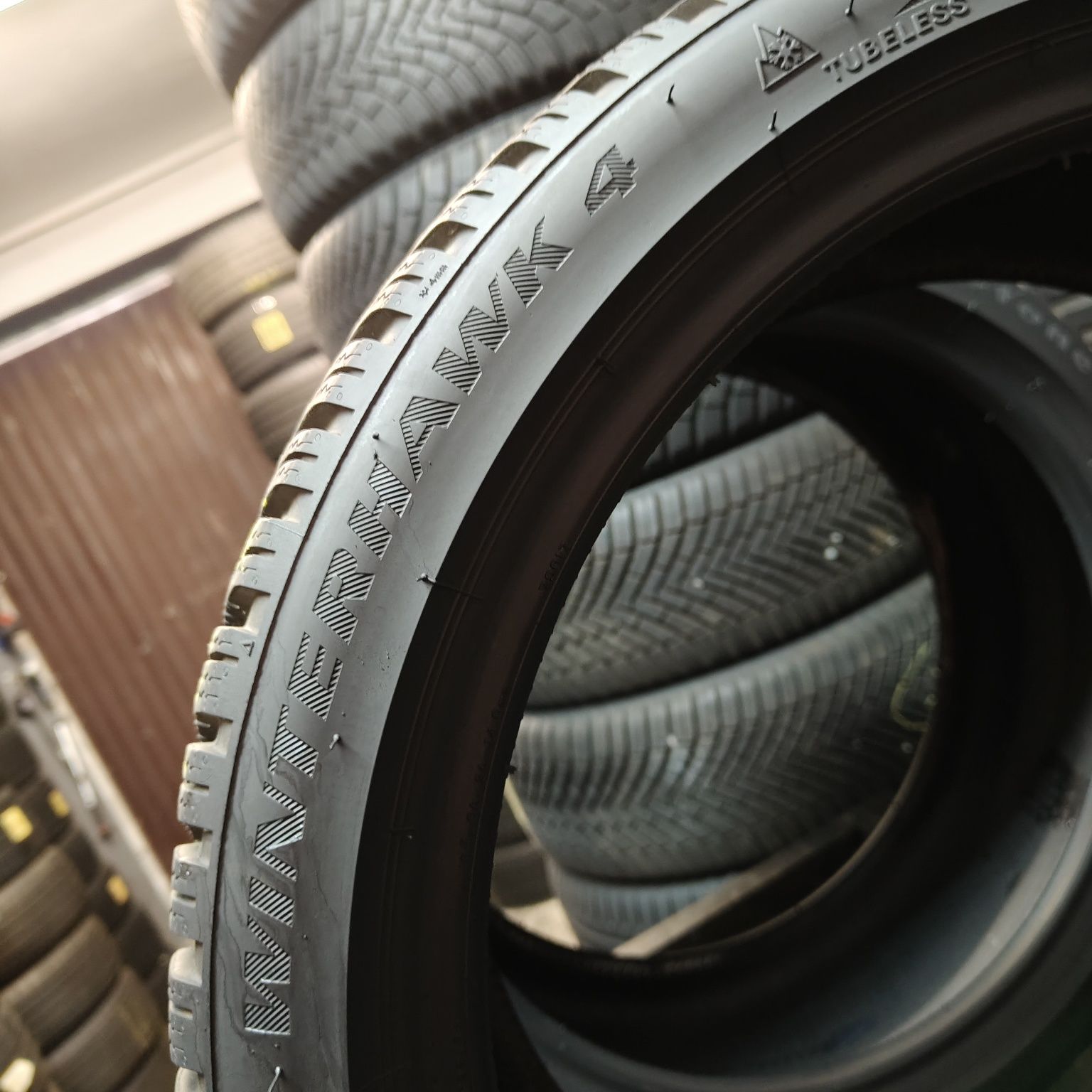 225/40/18 XL Sprzedam parę opon zimowych Firestone