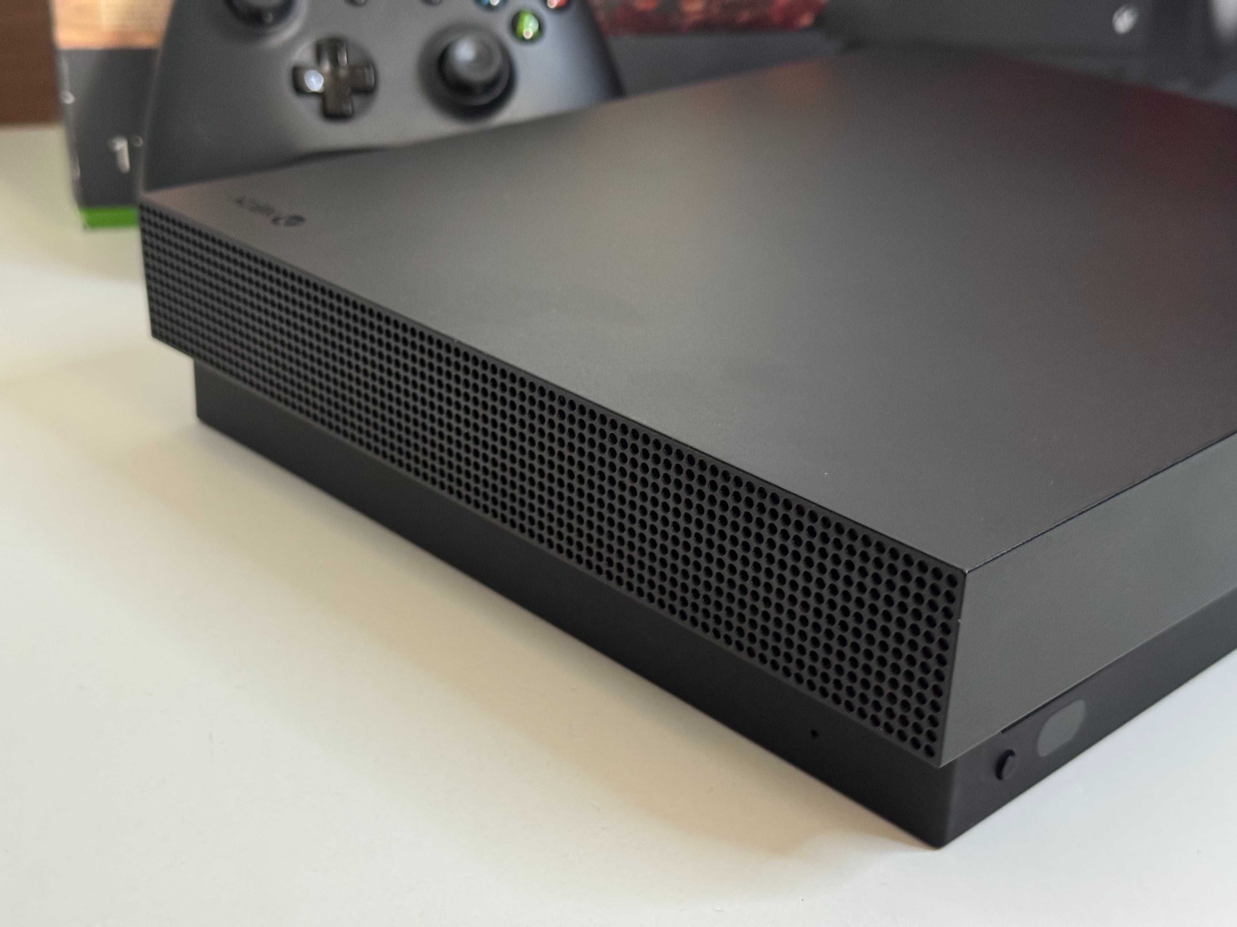 Konsola XBOX ONE X 1TB z Padem Napędem Super Stan