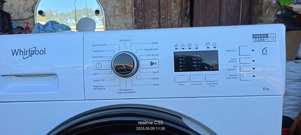 SPRZEDAM  pralkę whirlpool 6kg. 1200obr. 4letnią
