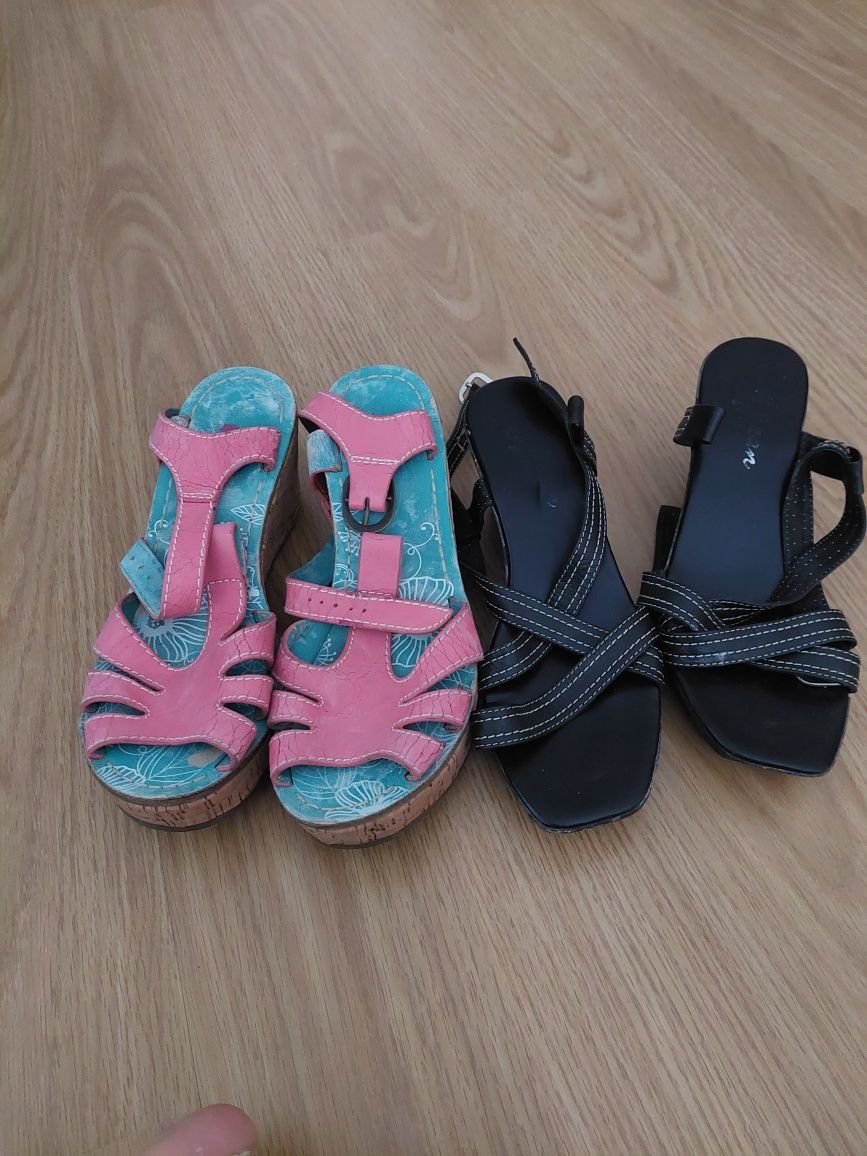 2 pares de sapatos de verão