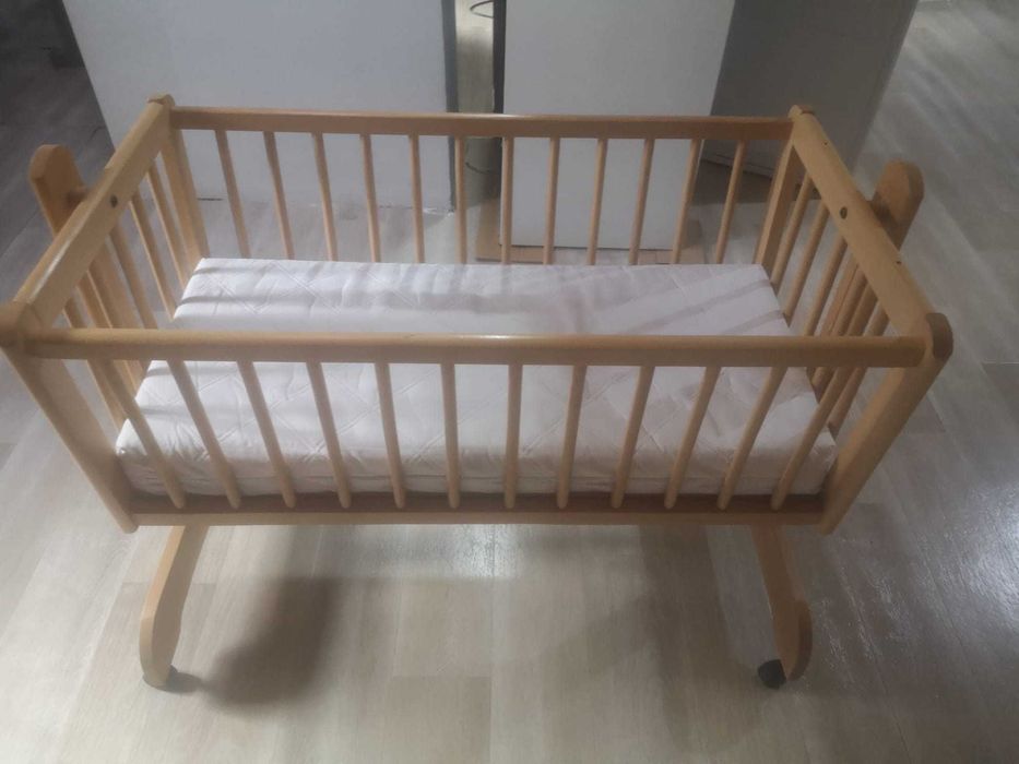 Kołyska z materacem