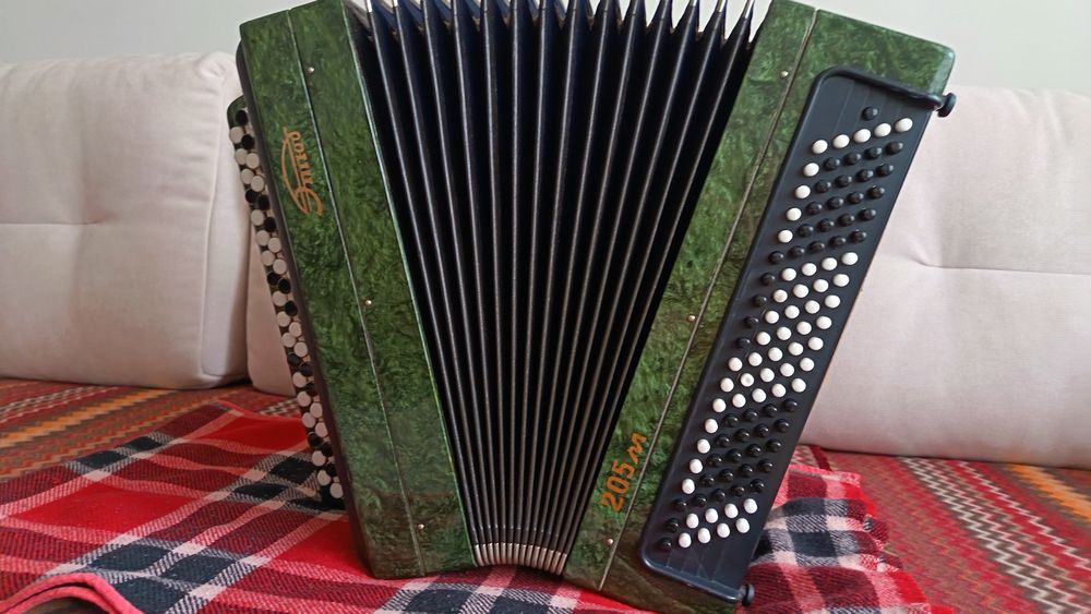 Продам баян Етюд 205м