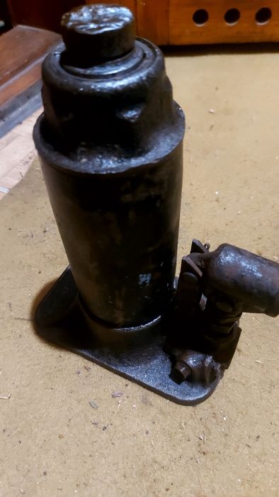 Продам  гідравлічний домкрат 5 тонний