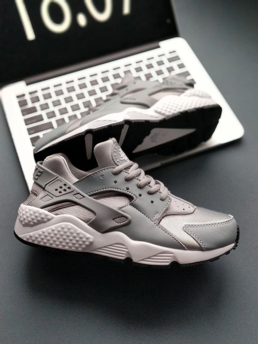 Кроссовки Nike Air Max женские Nike Air Huarache Nike Zoom Vomero осен