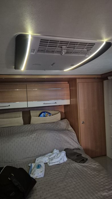 Autocaravana Burstner aviano cama central todos os extras