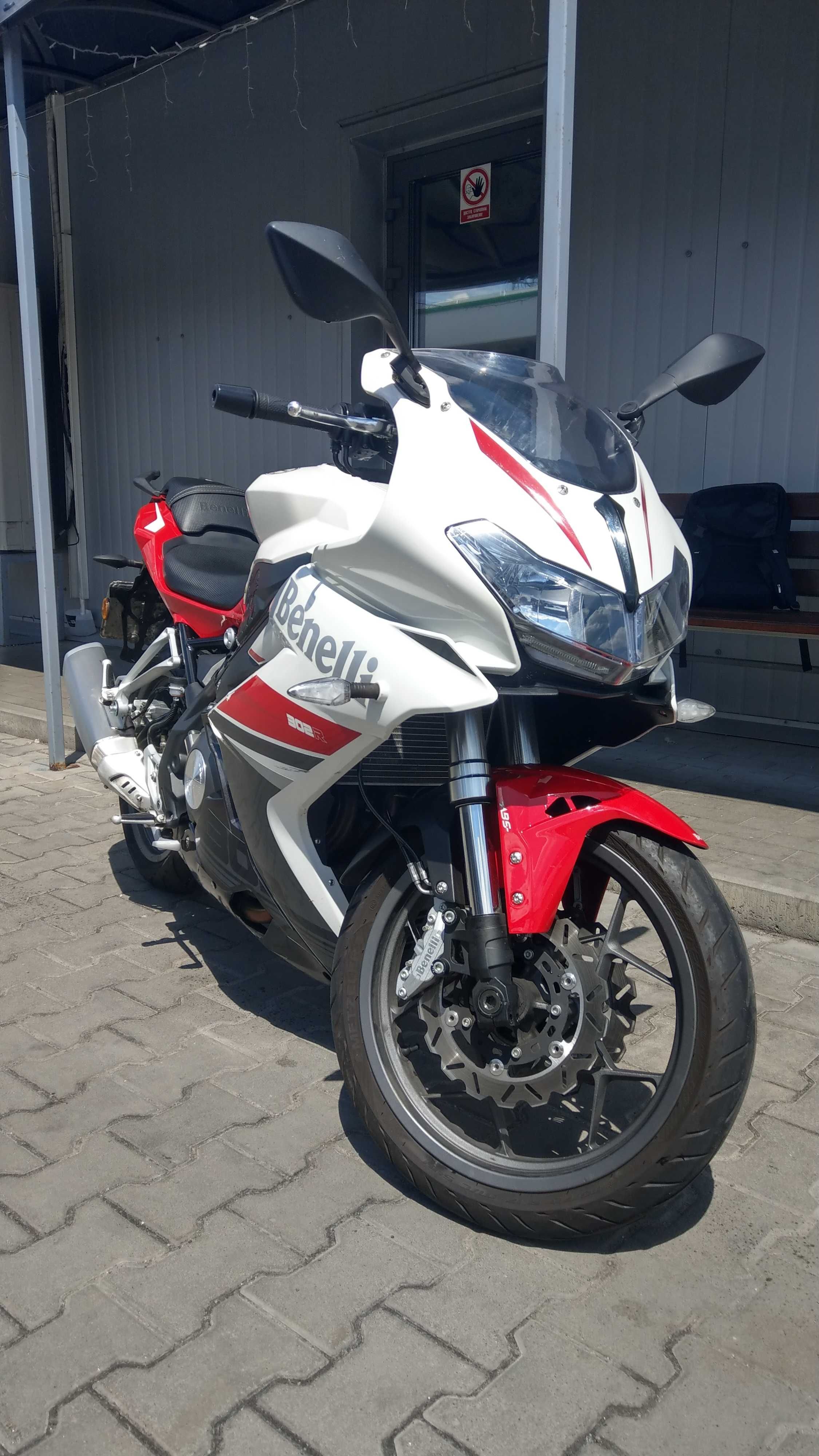 Продам мотоцикл Benelli 302R ABS