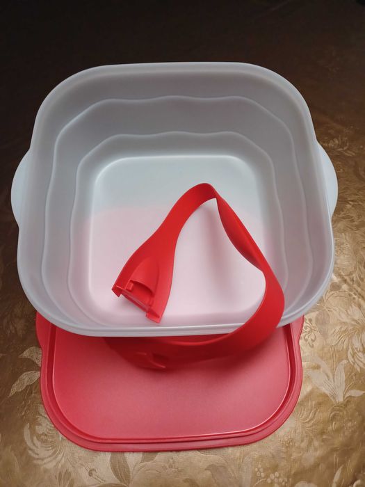 Caixa da Tupperware para transportar bolos com pega - NOVA