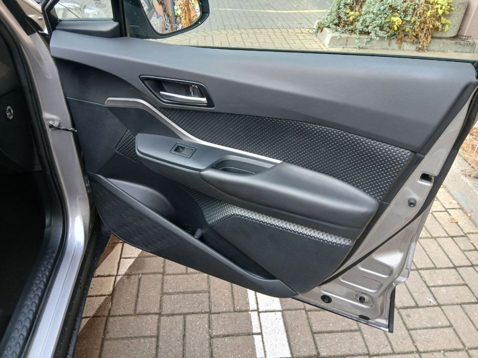 TOYOTA C-HR hibrid 2020