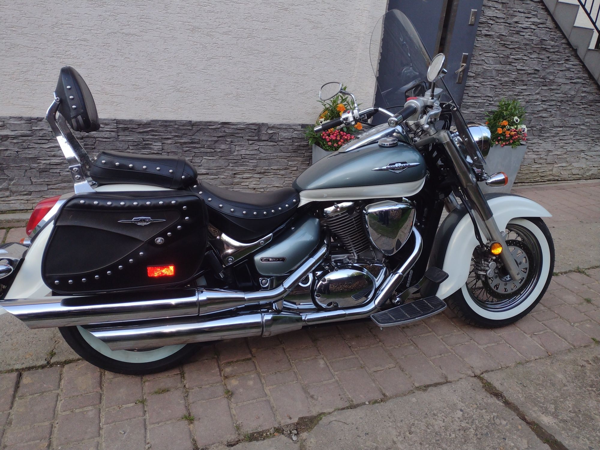 Suzuki VL 800 intruder