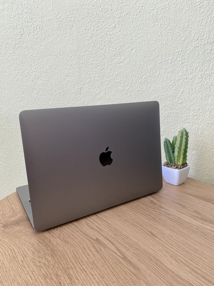 Macbook Pro 13" 2020 M1 8/256GB 162 ЦИКЛА ІДЕАЛ